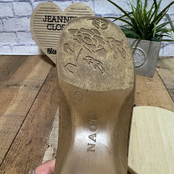 Naot Cosmopolitan
Avignon - Picture 9 of 13